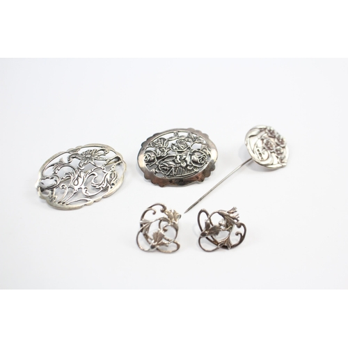 231 - A Collection Of Silver Floral Design Jewellery