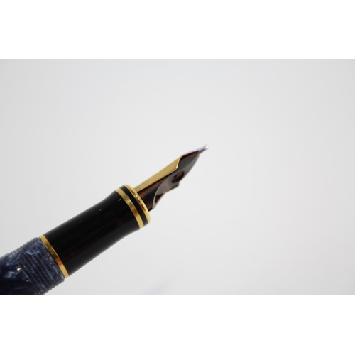 327 - Parker Duofold Navy Lacquer Fountain Pen w/ 18ct Gold Nib WRITING