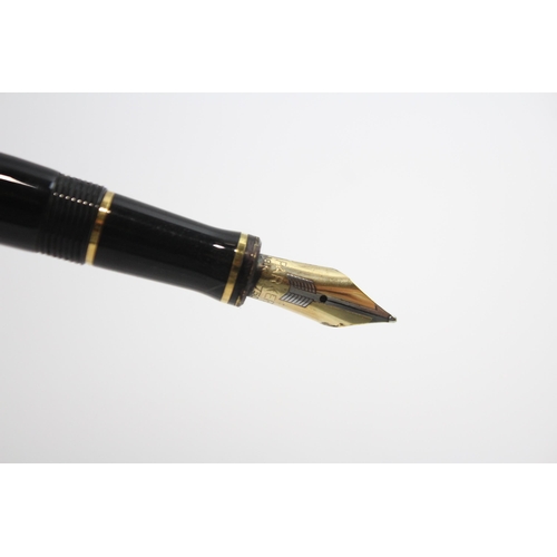 328 - Parker Duofold Black Lacquer Fountain Pen w/ 18ct Gold Nib WRITING