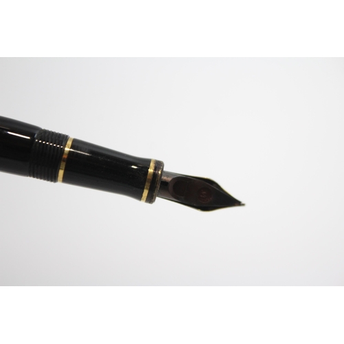 328 - Parker Duofold Black Lacquer Fountain Pen w/ 18ct Gold Nib WRITING