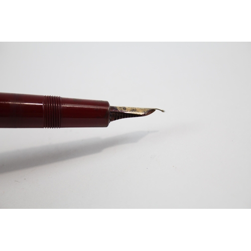 334 - Vintage PARKER Victory Burgundy Fountain Pen w/ 14ct Gold Nib WRITING