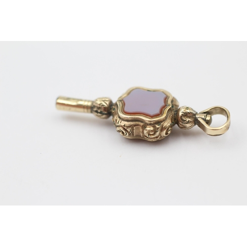 82 - 8ct Gold Antique Agate & Foiled Back Quartz Watch Key (3.6g)