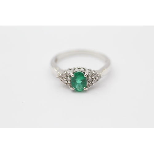 86 - 18ct White Gold Diamond & Emerald Dress Ring (3.8g) Size  O