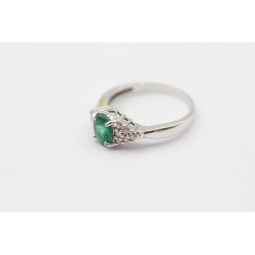 86 - 18ct White Gold Diamond & Emerald Dress Ring (3.8g) Size  O