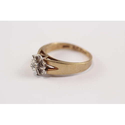 101 - 9ct Gold Diamond Floral Cluster Ring (3.6g) Size  P