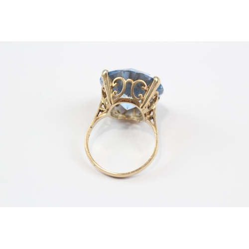 11 - 9ct Gold Blue Synthetic Spinel Single Stone Cocktail Ring (7.8g) Size  P