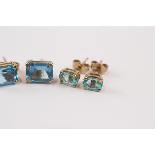 119 - 2 X 9ct Gold Topaz & Apatite Set Stud Earrings (2.4g)