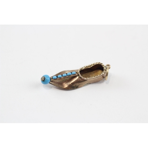 132 - 6ct Gold Blue Paste Shoe Pendant (1.6g)