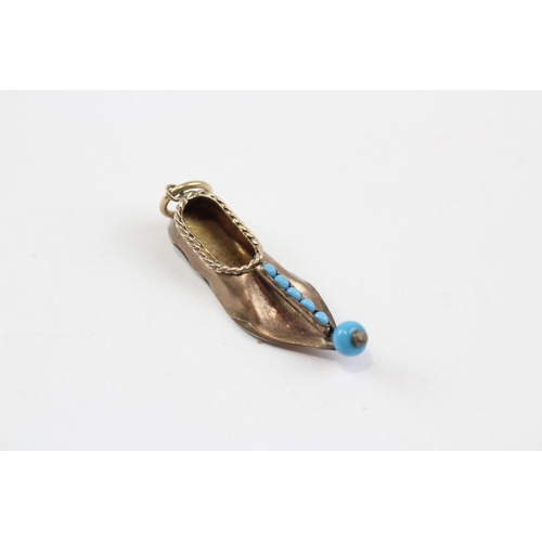 132 - 6ct Gold Blue Paste Shoe Pendant (1.6g)