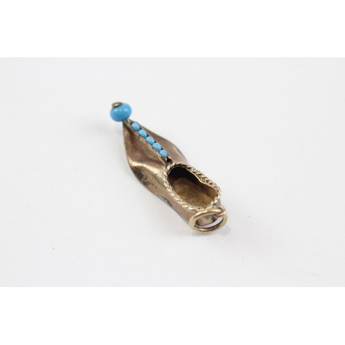 132 - 6ct Gold Blue Paste Shoe Pendant (1.6g)