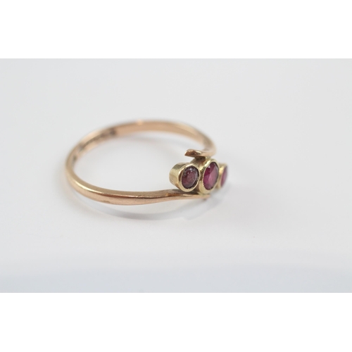 133 - 9ct Gold Ruby & Garnet Three Stone Ring (1.7g) Size  P