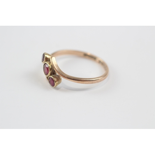 133 - 9ct Gold Ruby & Garnet Three Stone Ring (1.7g) Size  P