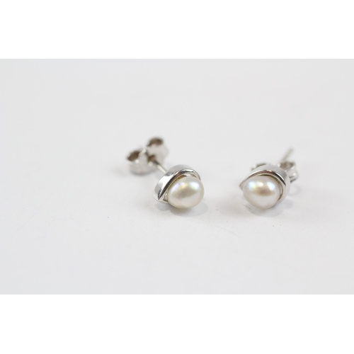 137 - 18ct White Gold Cultured Pearl Stud Earrings (1.5g)