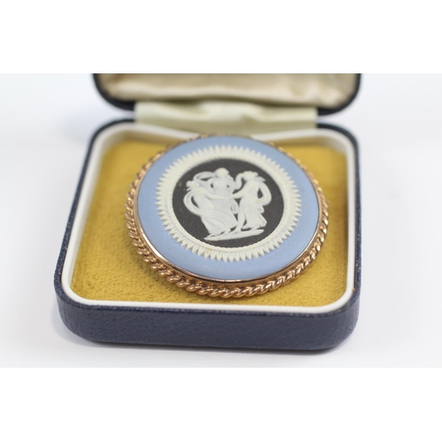 228 - 9ct Gold Vintage Wedgewood Brooch In Original Box (11.3g)