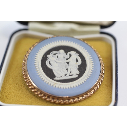 228 - 9ct Gold Vintage Wedgewood Brooch In Original Box (11.3g)