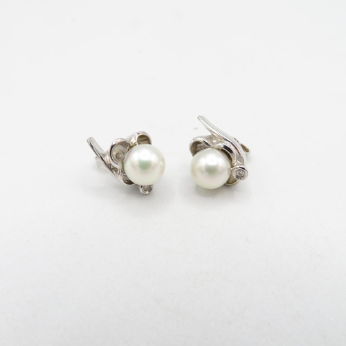 251 - 18ct White Gold Diamond & Saltwater Pearl Stud Earrings (4.7g)