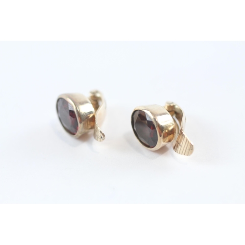 254 - 9ct Gold Garnet Clip On Earrings (7G)