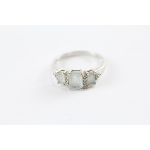 260 - 9ct Gold Aquamarine Three Stone Ring With Diamond Spacers (2.7G) Size  P