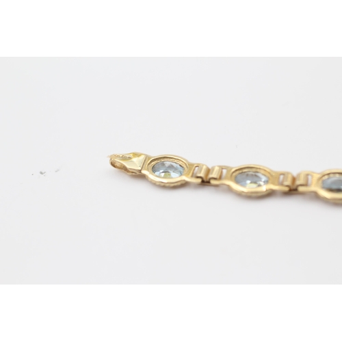 29 - 9ct Gold Blue Topaz Bracelet (7.4g)