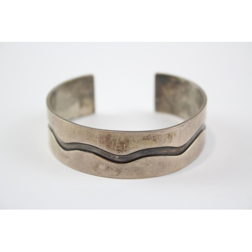 291 - Silver Bangle With Wave Channel Design (44g)