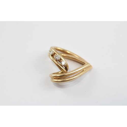 33 - 14ct Gold Diamond Set Heart Pendant (2.4g)