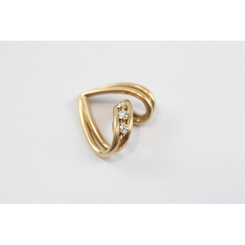 33 - 14ct Gold Diamond Set Heart Pendant (2.4g)