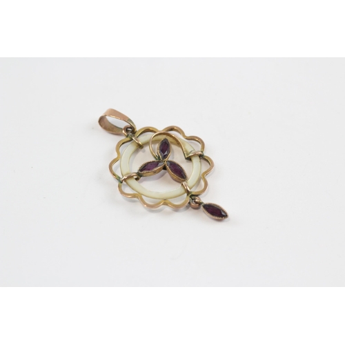36 - 9ct Gold Antique Purple Paste & Mother Of Pearl Foliate Pendant (1.3g)