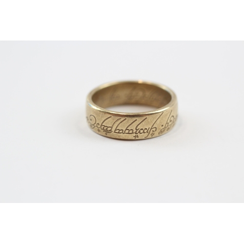 46 - 8ct Gold Band Ring Engraved 'Lord Of The Rings' (5.8g) Size  M