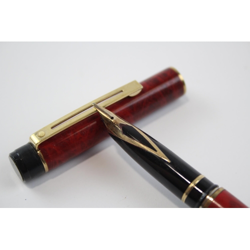 496 - Vintage Sheaffer Targa Red Lacquer Fountain Pen w/ 14ct Gold Nib WRITING