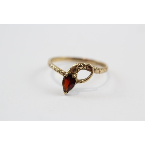 75 - 9ct Gold Garnet Snake Ring (1.4g) R