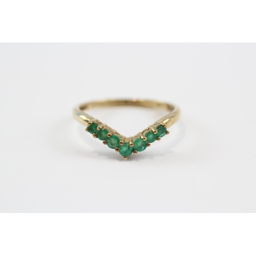 76 - 9ct Gold Emerald Seven Stone Ring (1.4g) P