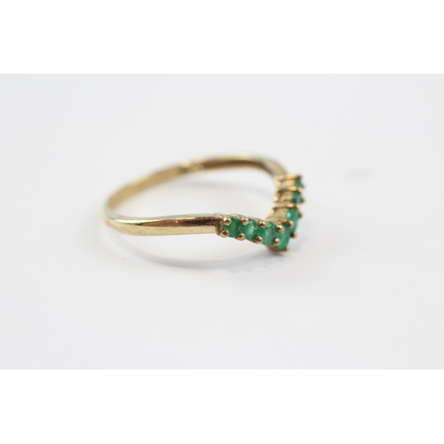 76 - 9ct Gold Emerald Seven Stone Ring (1.4g) P