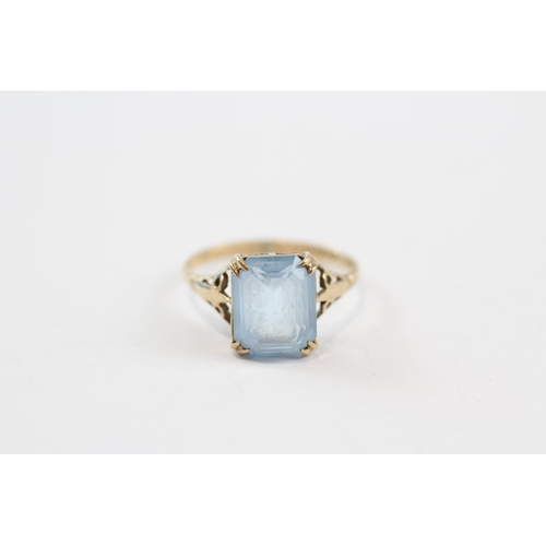 79 - 9ct Gold Blue Paste Single Stone Ring (1.8g) M