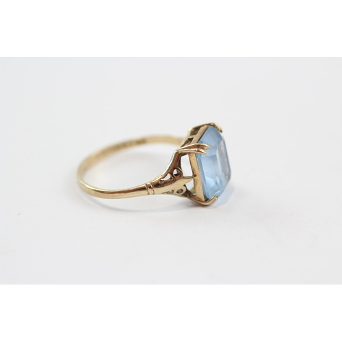 79 - 9ct Gold Blue Paste Single Stone Ring (1.8g) M