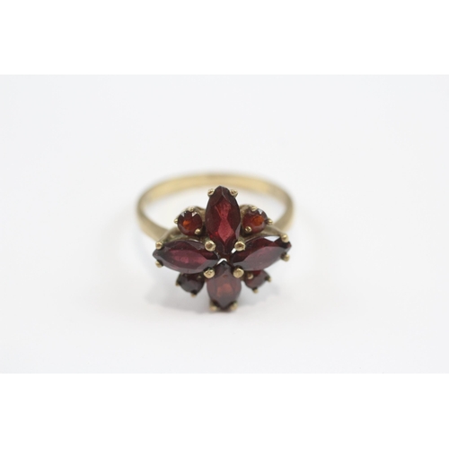 83 - 9ct Gold Garnet Starburst Ring (3.7g) Q 1/2