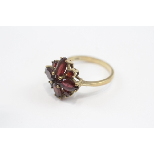 83 - 9ct Gold Garnet Starburst Ring (3.7g) Q 1/2