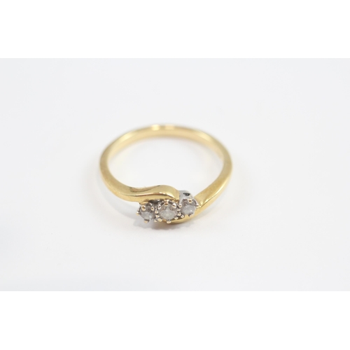 87 - 18ct Gold Diamond Trilogy Ring (3.4g) O