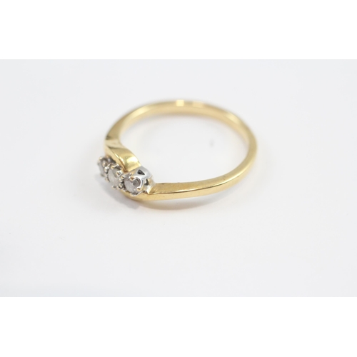 87 - 18ct Gold Diamond Trilogy Ring (3.4g) O