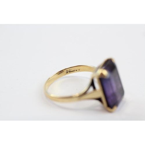 9 - 9ct Gold Synthetic Sapphire Single Stone Ring (3.7g) Size  M