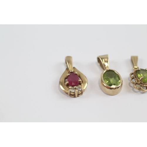 93 - 4 X 9ct Gold Gemstone Set Pendants Inc. Peridot, Amethyst, Ruby & Diamond (2.8g)