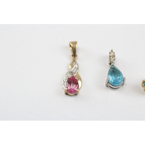 95 - 3 X 9ct Gold Blue Topaz & Coated Pink Topaz Pendant (1.6g)