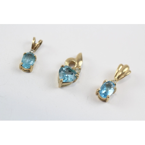 96 - 3 X 9ct Gold Diamond & Blue Topaz Pendant (2g)