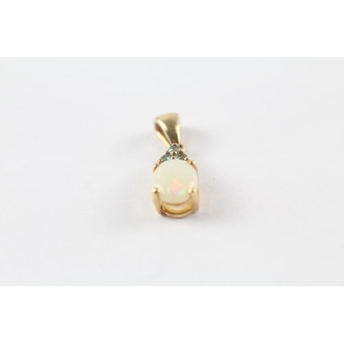 98 - 3 X 9ct Gold Opal Pendant (2.4g)