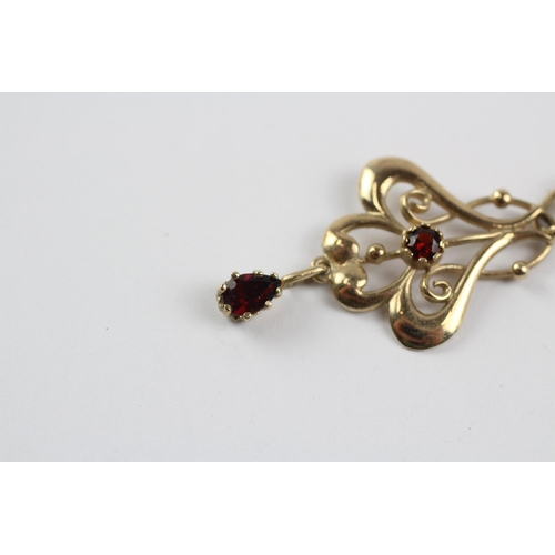 99 - 9ct Gold Garnet Openwork Pendant Necklace (3.8g)