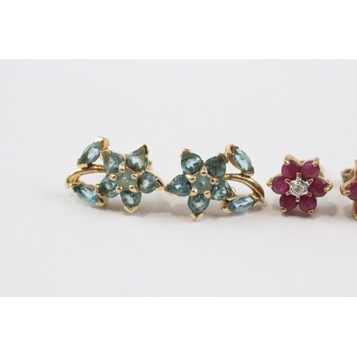 91 - 3 X 9ct Gold Paired Gemstone Cluster Earrings Inc. Synthetic Ruby, Garnet, Topaz & Diamond (4.4g)