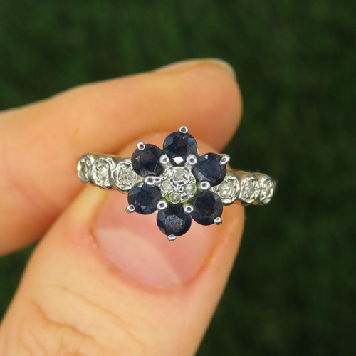 71 - 9ct Gold Diamond & Sapphire Floral Cluster Ring (2.1g) Size  P