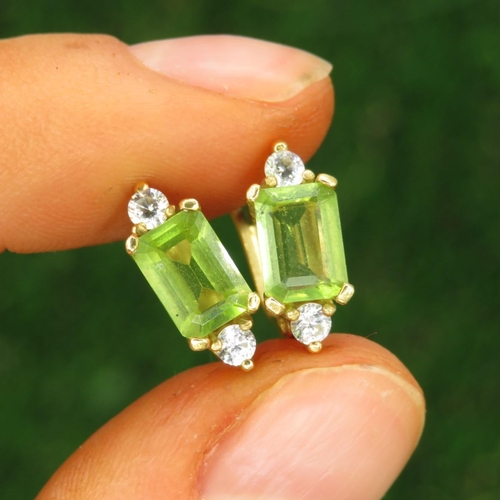 235 - 18ct Gold Peridot & Clear Gemstone Stud Earrings (2.9g)