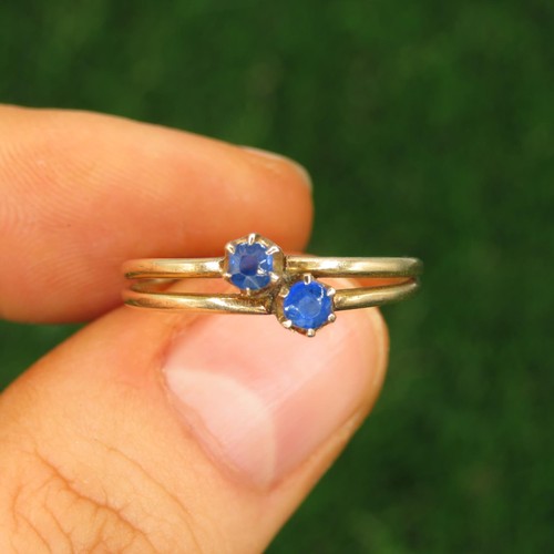 253 - 15ct Gold Sapphire & Blue Paste Two Stone Ring (2.1G) Size  O