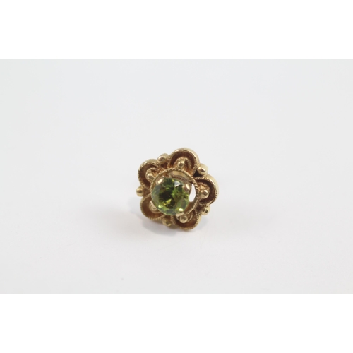 105 - 9ct Gold Peridot Set Floral Stud Earrings (2.9g)