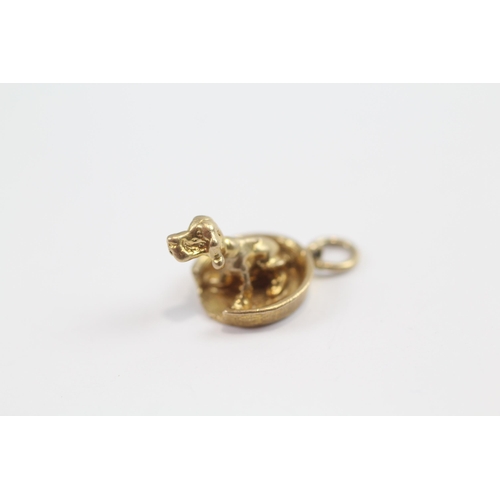 109 - 9ct Gold Vintage Dog In Dog-Basket Charm (2.5g)